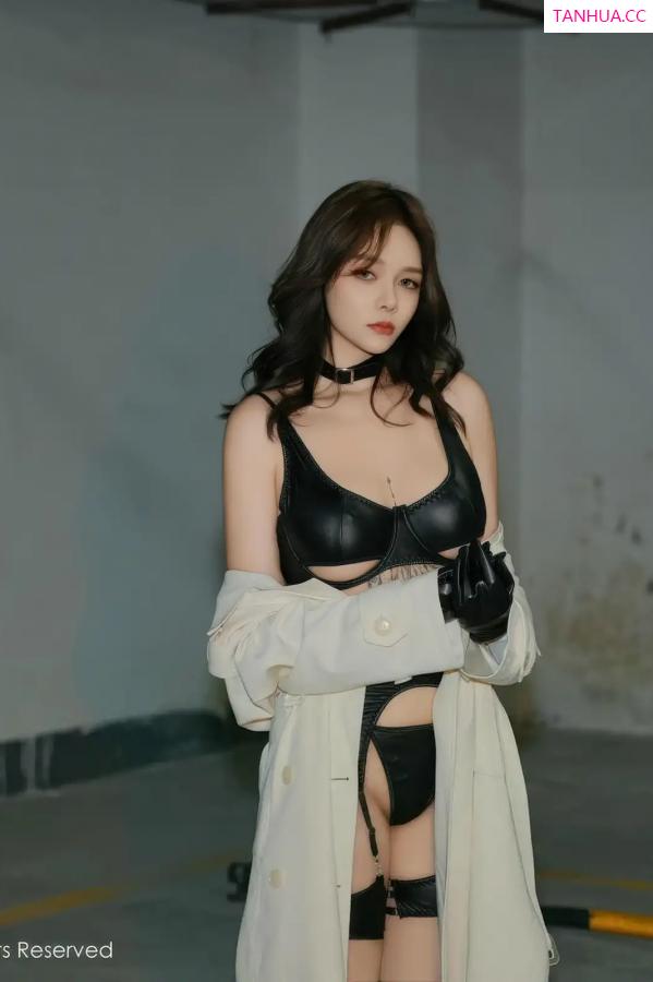 小娜比  [XiuRen]高清写真图 2025.12.30 No.11176 娜比 黑色情趣内衣第7张图片